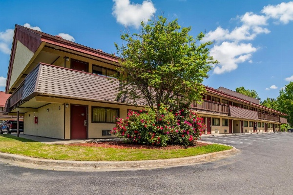 Red Roof Inn Columbia East - Fort Jackson image 4